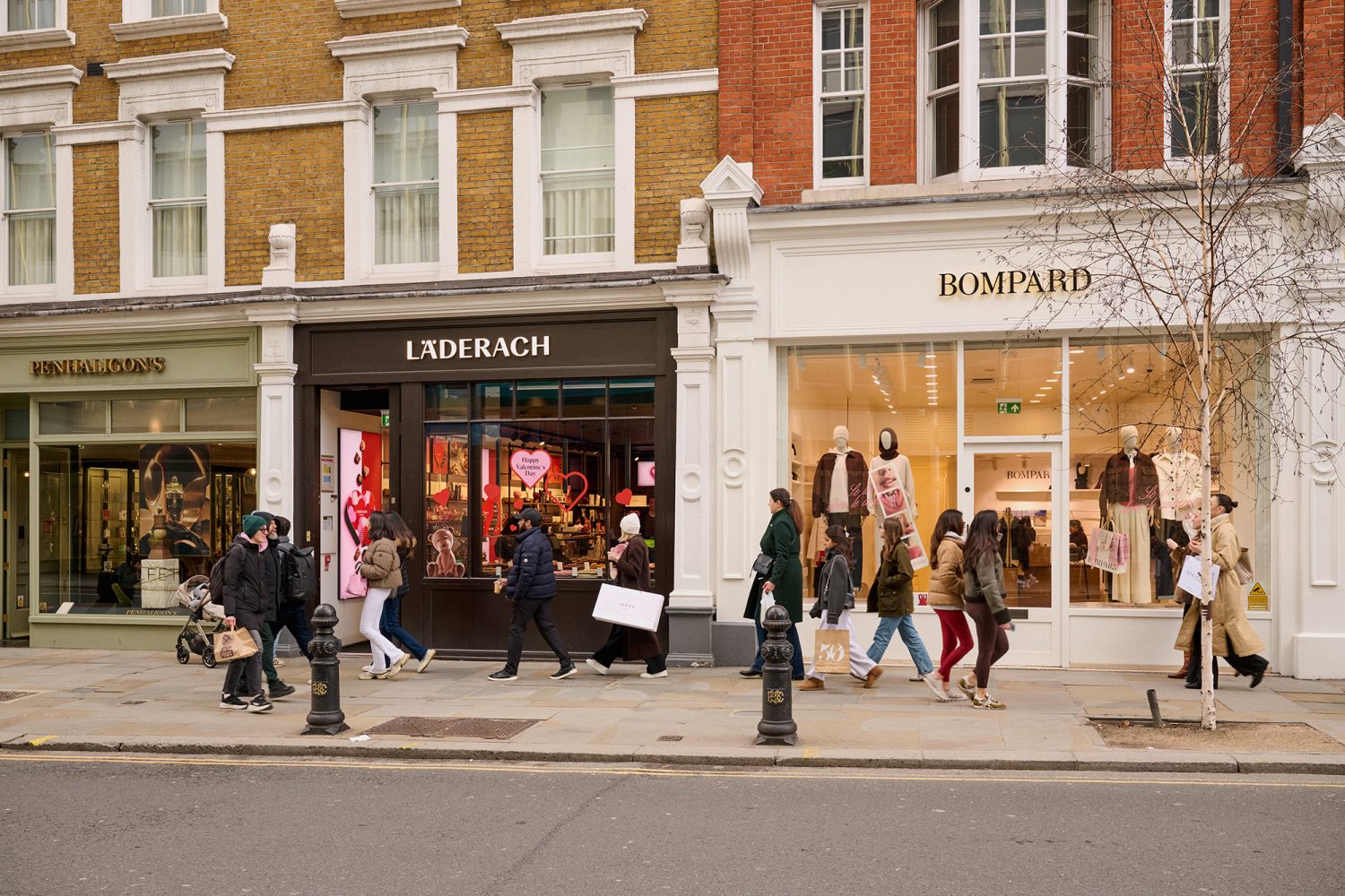 Smartly dressed shoppers outside fashion boutiques on King's Road
